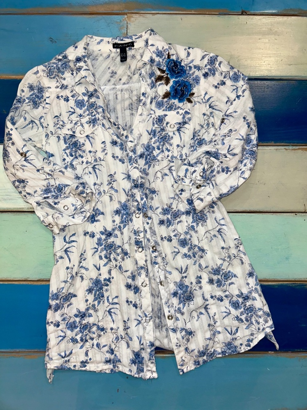 FANG Blue White Floral Embroidered Snap Front Blouse XS Boho Cottagecore